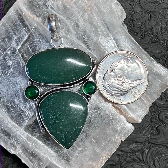 Green Nephrite and Faceted Quartz Gem Pendant - Picture 4 of 4